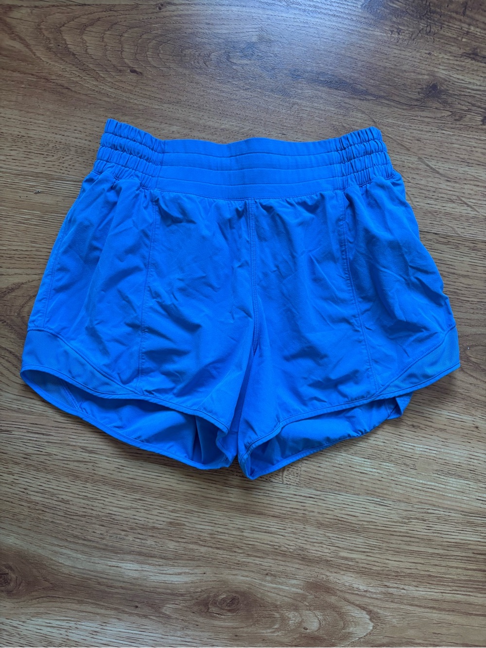 Lululemon Hotty Hot High-Rise Lined Short 4"
Pool Party 6